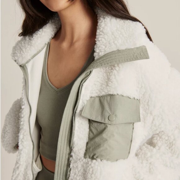 🤍🌿 Abercrombie& Fitch Full-Zip Utility White Sherpa Jacket Size M 🤍🌿 - Picture 13 of 16